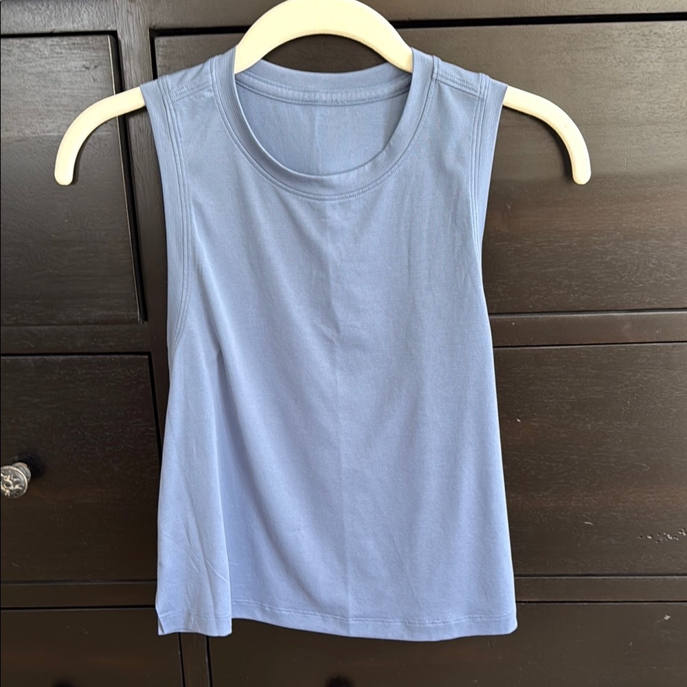 Lululemon ultralight waist length tank in oasis